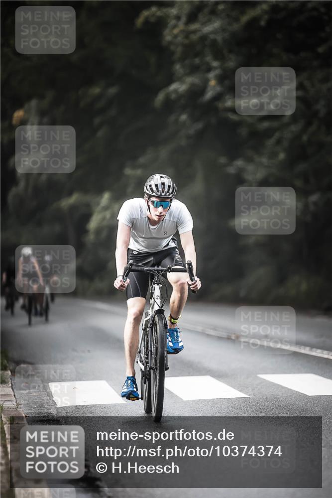 13.09.2026 - Stadtparktriathlon H.Heesch http://msf.ph/oto/10374374 13.09.2026 10:54:30 Radfahren 406, 464, 571 meine-sportfotos.de