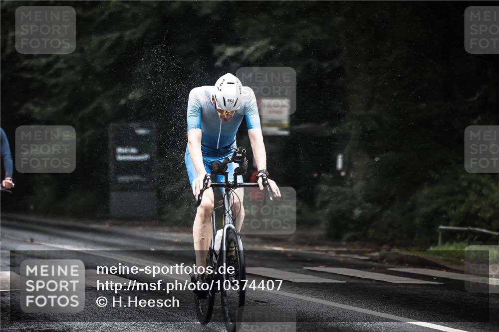 13.09.2026 - Stadtparktriathlon H.Heesch http://msf.ph/oto/10374407 13.09.2026 12:11:28 Radfahren 880, 959, 962, 1008 meine-sportfotos.de