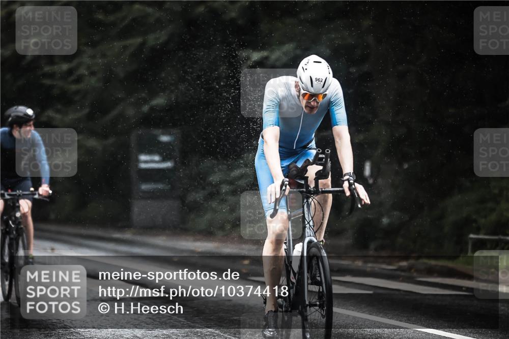 13.09.2026 - Stadtparktriathlon H.Heesch http://msf.ph/oto/10374418 13.09.2026 12:11:28 Radfahren 880, 959, 962, 1008 meine-sportfotos.de