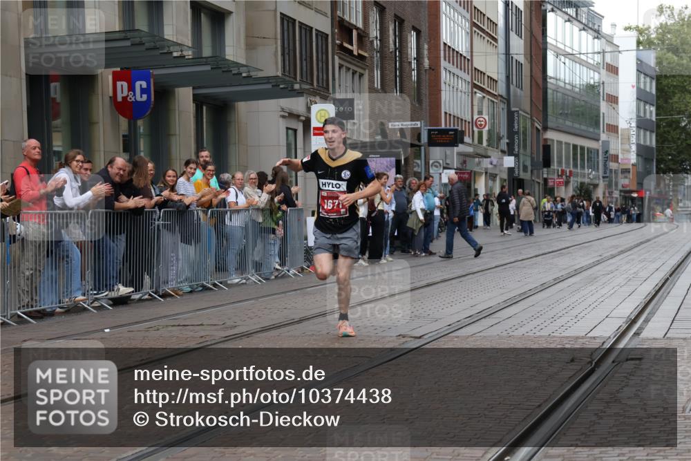 13.09.2026 - 21. swb-Marathon Bremen Strokosch-Dieckow http://msf.ph/oto/10374438 13.09.2026 12:26:07 Ziel 1671 meine-sportfotos.de