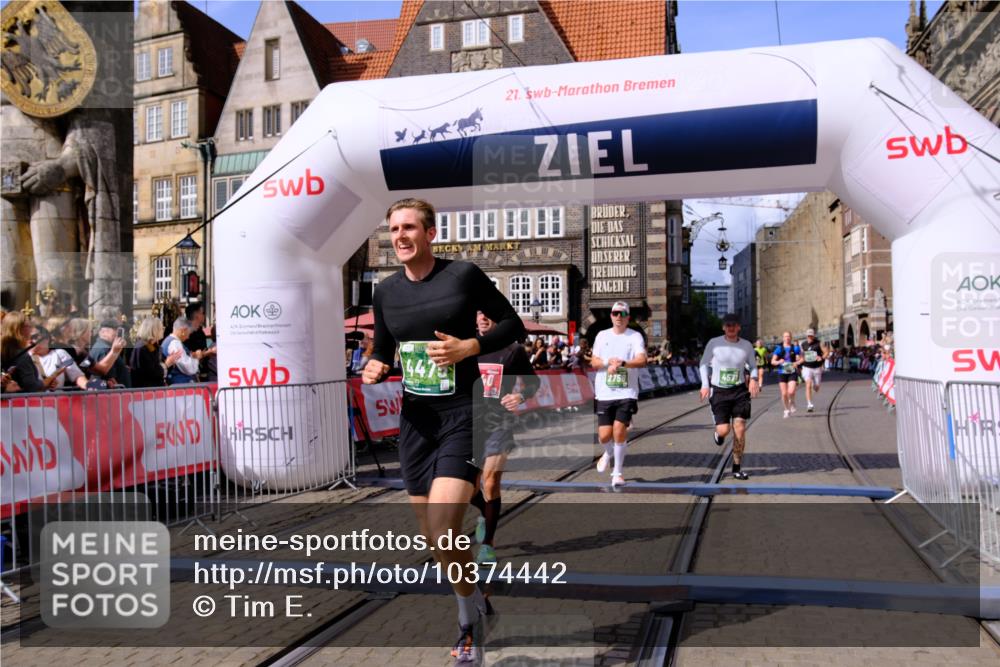 13.09.2026 - 21. swb-Marathon Bremen Tim E. http://msf.ph/oto/10374442 13.09.2026 13:11:18 Ziel 335, 384, 697, 2021, 2759, 3484, 3647, 4023, 4429, 4475, 4571, 5079, 5168, 5314, 6471, 6657, 7115, 7136, 8183, 9410, 9622 meine-sportfotos.de
