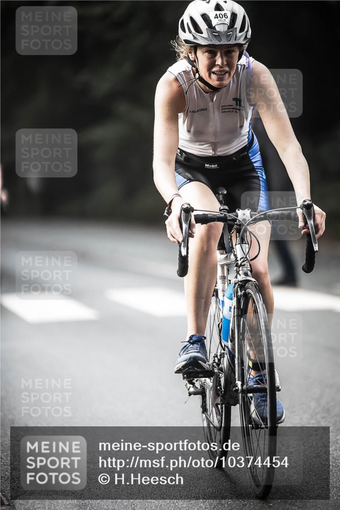 13.09.2026 - Stadtparktriathlon H.Heesch http://msf.ph/oto/10374454 13.09.2026 10:54:36 Radfahren 406, 414, 464, 571 meine-sportfotos.de