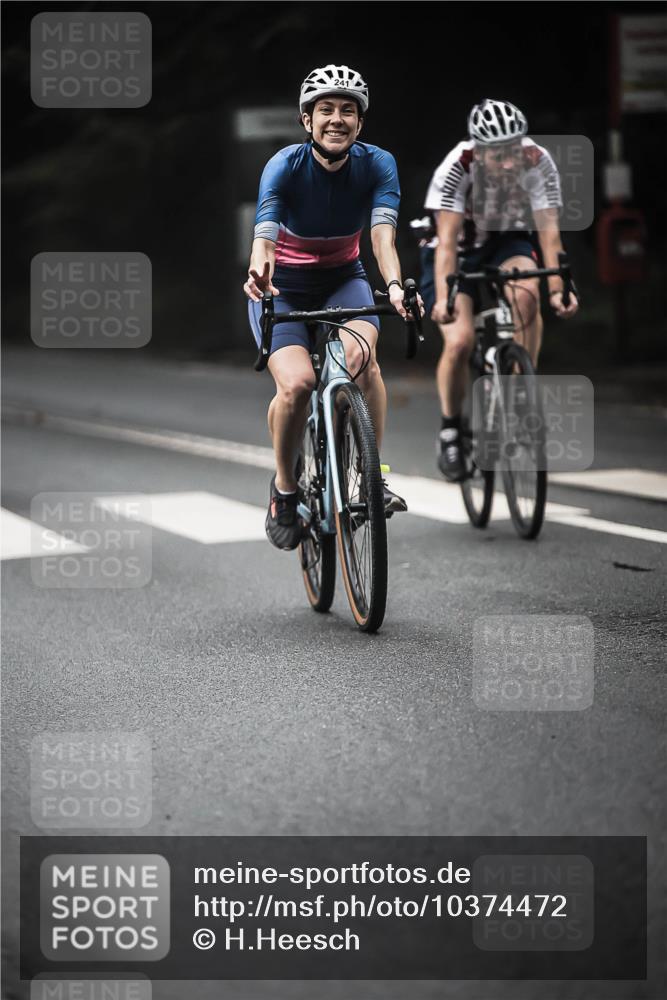 13.09.2026 - Stadtparktriathlon H.Heesch http://msf.ph/oto/10374472 13.09.2026 10:25:28 Radfahren 241, 317, 370, 777 meine-sportfotos.de