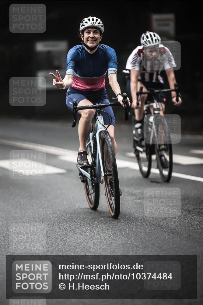13.09.2026 - Stadtparktriathlon H.Heesch http://msf.ph/oto/10374484 13.09.2026 10:25:29 Radfahren 241, 317, 370, 777 meine-sportfotos.de