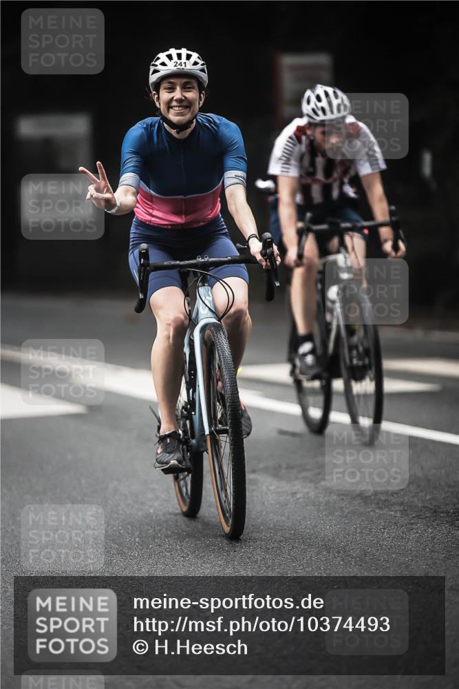 13.09.2026 - Stadtparktriathlon H.Heesch http://msf.ph/oto/10374493 13.09.2026 10:25:29 Radfahren 241, 317, 370, 777 meine-sportfotos.de