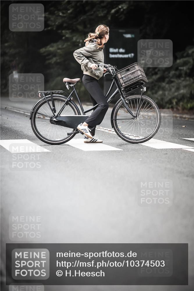 13.09.2026 - Stadtparktriathlon H.Heesch http://msf.ph/oto/10374503 13.09.2026 10:54:41 Radfahren 406, 414, 464 meine-sportfotos.de