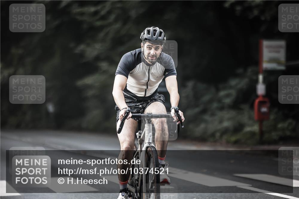 13.09.2026 - Stadtparktriathlon H.Heesch http://msf.ph/oto/10374521 13.09.2026 10:54:51 Radfahren 420, 467 meine-sportfotos.de