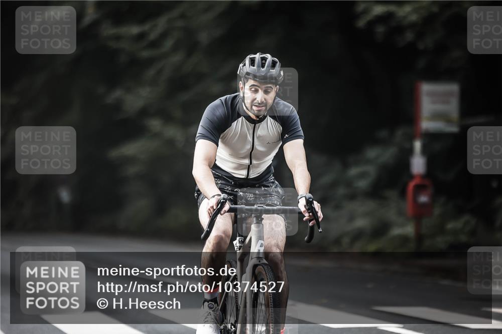 13.09.2026 - Stadtparktriathlon H.Heesch http://msf.ph/oto/10374527 13.09.2026 10:54:51 Radfahren 420, 467 meine-sportfotos.de
