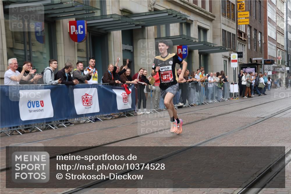 13.09.2026 - 21. swb-Marathon Bremen Strokosch-Dieckow http://msf.ph/oto/10374528 13.09.2026 12:26:08 Ziel 1671 meine-sportfotos.de