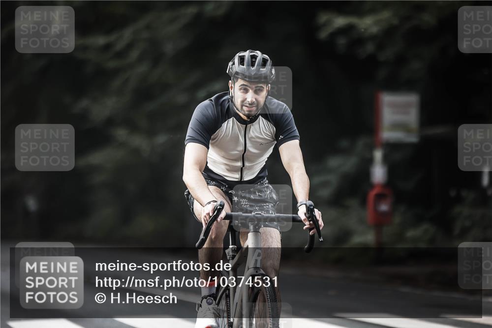 13.09.2026 - Stadtparktriathlon H.Heesch http://msf.ph/oto/10374531 13.09.2026 10:54:51 Radfahren 420, 467 meine-sportfotos.de