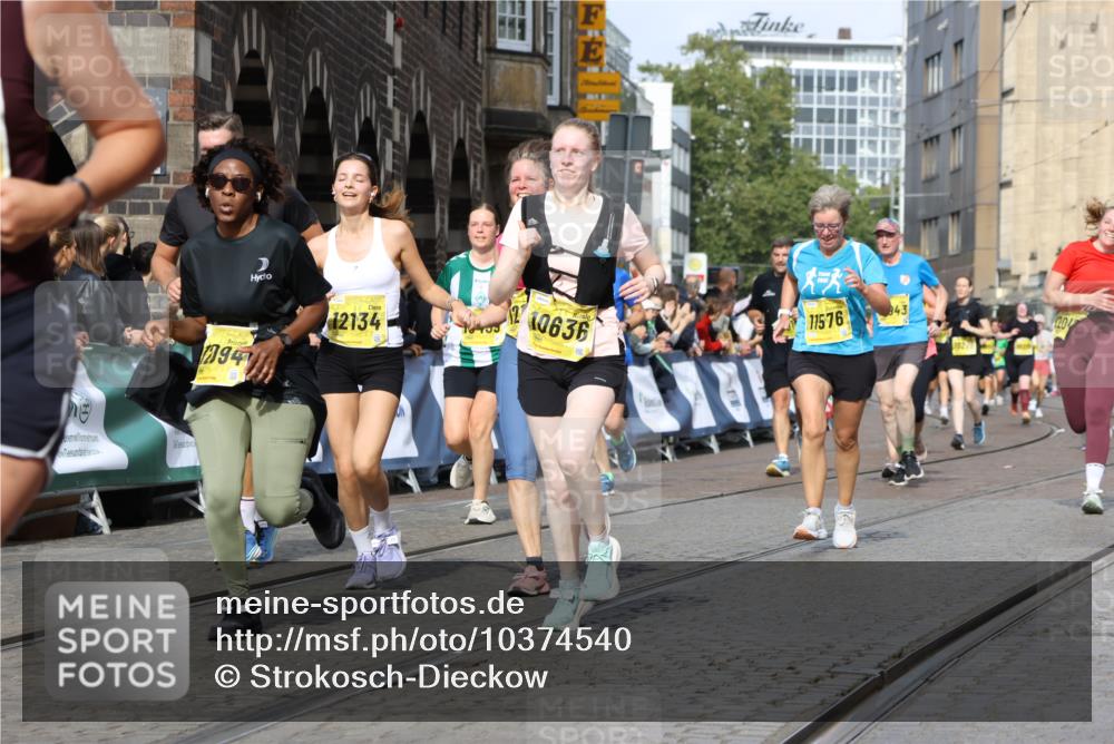13.09.2026 - 21. swb-Marathon Bremen Strokosch-Dieckow http://msf.ph/oto/10374540 13.09.2026 11:02:21 Ziel 10257, 10409, 10444, 10473, 10500, 10617, 10636, 10803, 10817, 10924, 11115, 11268, 11369, 11436, 11811, 11859, 12016, 12095, 12145, 12360, 12412, 12437, 12466, 12506, 10273, 10278, 11137, 11508, 11526, 11554, 11662, 11890, 11945, 12169, 12252, 12489 meine-sportfotos.de