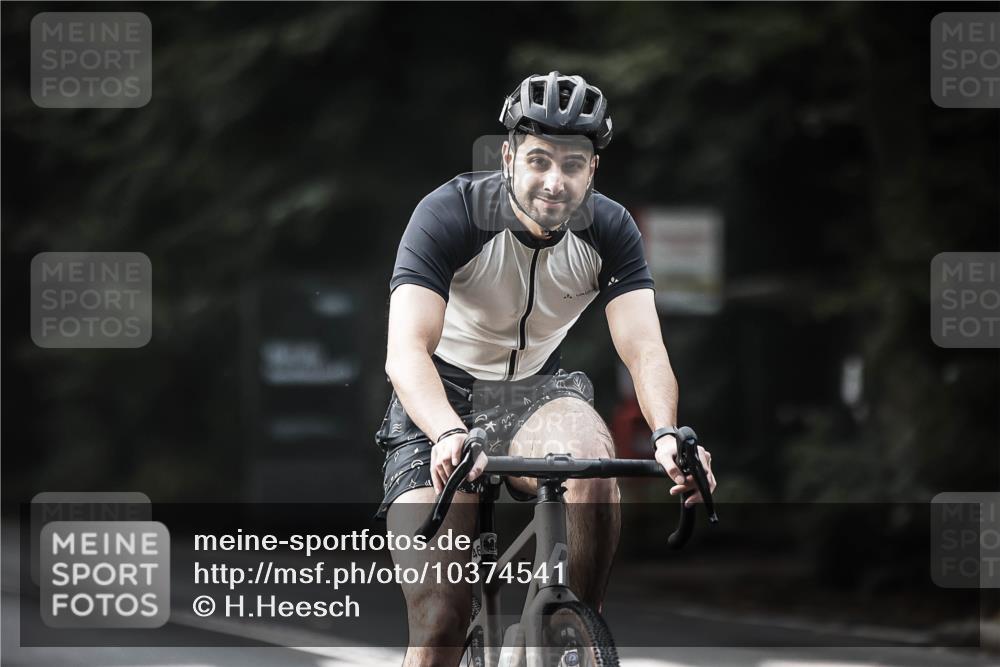 13.09.2026 - Stadtparktriathlon H.Heesch http://msf.ph/oto/10374541 13.09.2026 10:54:51 Radfahren 420, 467 meine-sportfotos.de