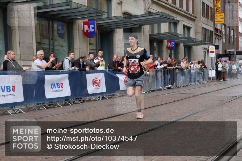 13.09.2026 - 21. swb-Marathon Bremen Strokosch-Dieckow http://msf.ph/oto/10374547 13.09.2026 12:26:08 Ziel 1671 meine-sportfotos.de