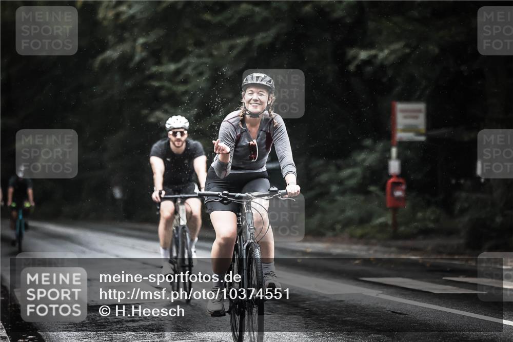 13.09.2026 - Stadtparktriathlon H.Heesch http://msf.ph/oto/10374551 13.09.2026 12:11:57 Radfahren 865, 873, 950, 974 meine-sportfotos.de