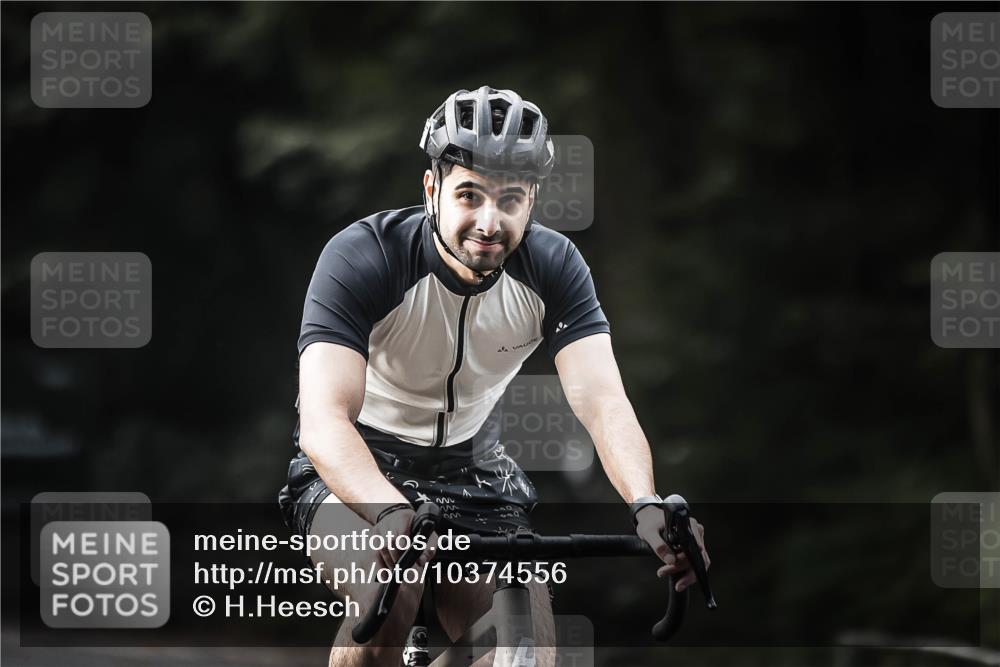 13.09.2026 - Stadtparktriathlon H.Heesch http://msf.ph/oto/10374556 13.09.2026 10:54:52 Radfahren 420, 467 meine-sportfotos.de