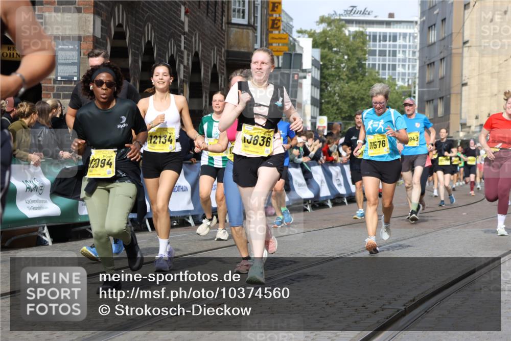 13.09.2026 - 21. swb-Marathon Bremen Strokosch-Dieckow http://msf.ph/oto/10374560 13.09.2026 11:02:21 Ziel 10257, 10409, 10444, 10473, 10500, 10617, 10636, 10803, 10817, 10924, 11115, 11268, 11369, 11436, 11811, 11859, 12016, 12095, 12145, 12360, 12412, 12437, 12466, 12506, 10273, 10278, 11137, 11508, 11526, 11554, 11662, 11890, 11945, 12169, 12252, 12489 meine-sportfotos.de