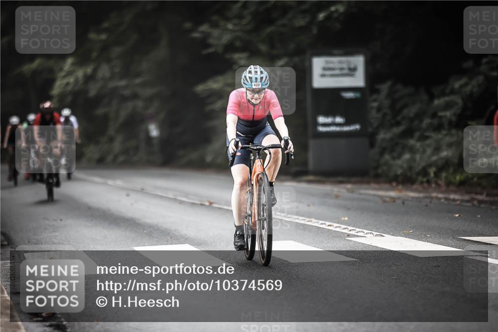 13.09.2026 - Stadtparktriathlon H.Heesch http://msf.ph/oto/10374569 13.09.2026 10:54:55 Radfahren 420, 432, 467, 520, 572, 666 meine-sportfotos.de