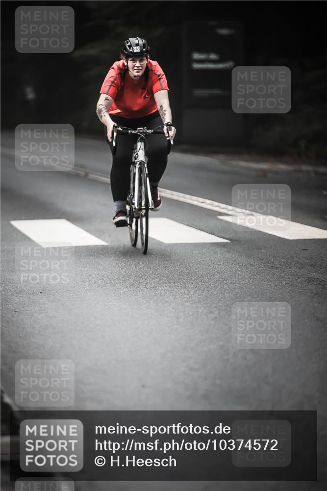 13.09.2026 - Stadtparktriathlon H.Heesch http://msf.ph/oto/10374572 13.09.2026 10:25:38 Radfahren 281, 395 meine-sportfotos.de