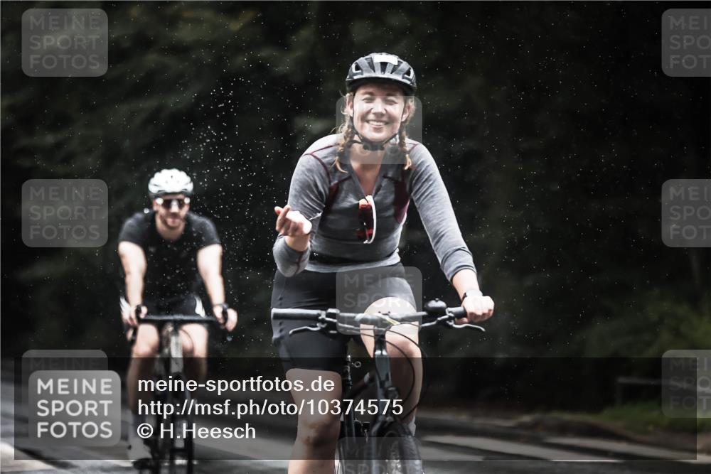 13.09.2026 - Stadtparktriathlon H.Heesch http://msf.ph/oto/10374575 13.09.2026 12:11:58 Radfahren 865, 873, 950, 974 meine-sportfotos.de