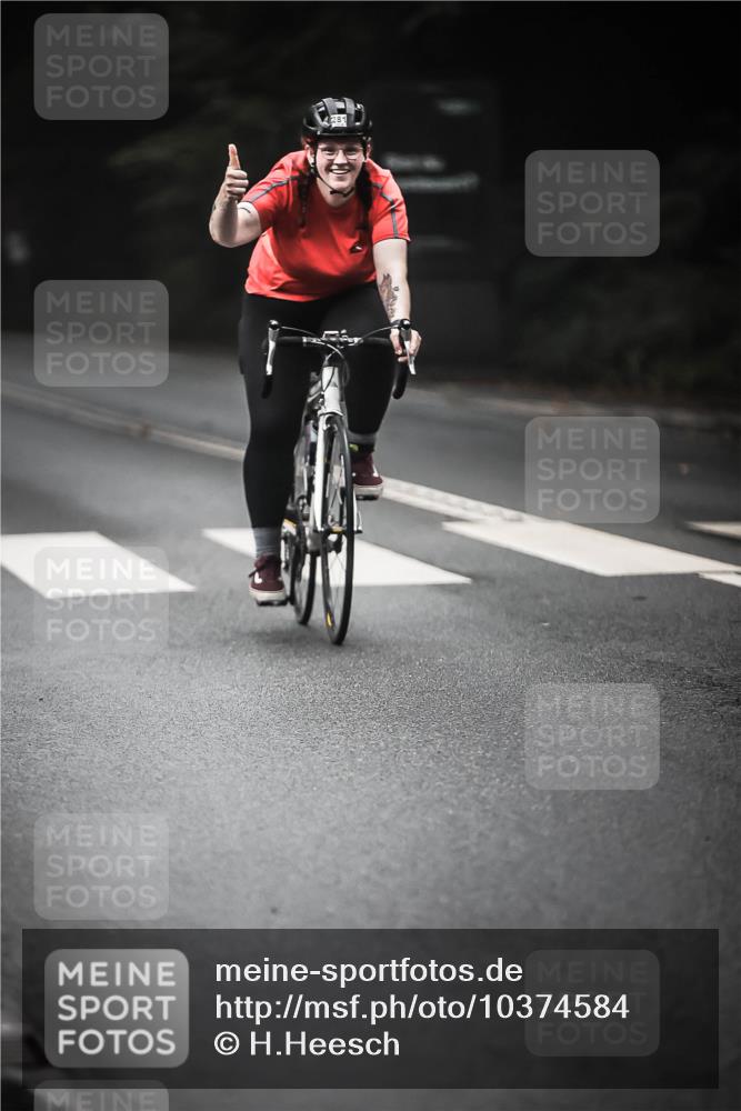 13.09.2026 - Stadtparktriathlon H.Heesch http://msf.ph/oto/10374584 13.09.2026 10:25:38 Radfahren 281, 395 meine-sportfotos.de