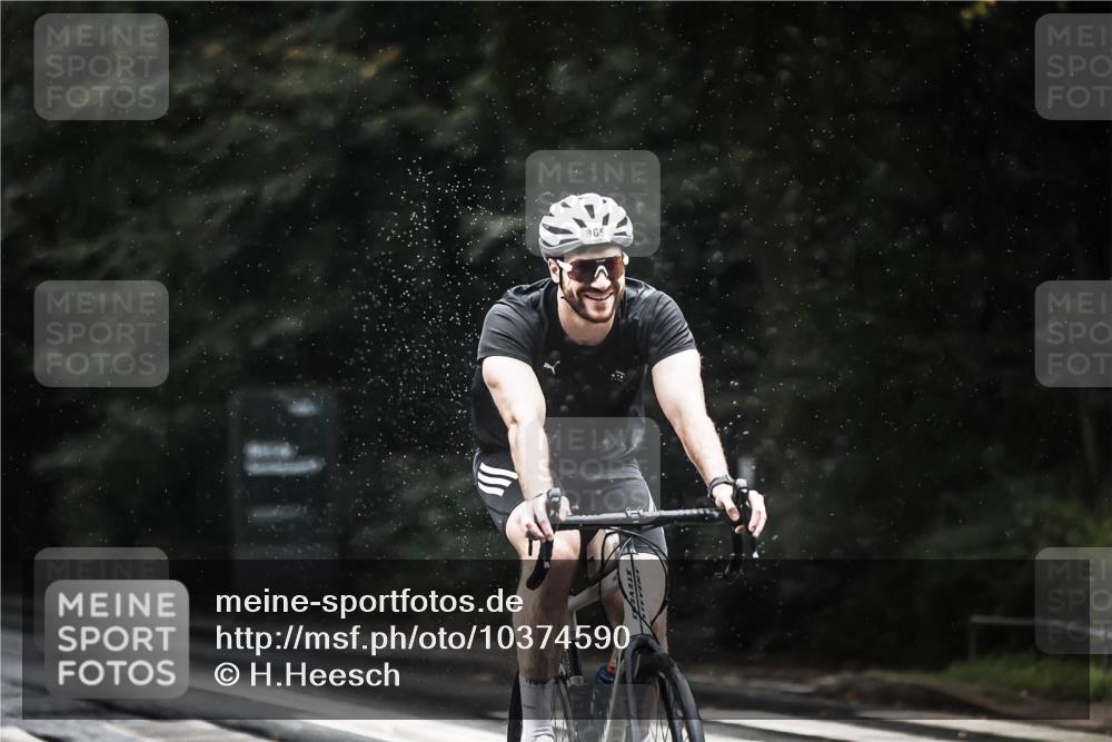 13.09.2026 - Stadtparktriathlon H.Heesch http://msf.ph/oto/10374590 13.09.2026 12:11:58 Radfahren 865, 873, 950, 974 meine-sportfotos.de