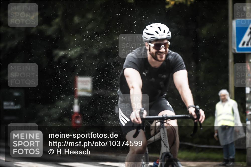 13.09.2026 - Stadtparktriathlon H.Heesch http://msf.ph/oto/10374599 13.09.2026 12:11:59 Radfahren 865, 873, 950, 974 meine-sportfotos.de
