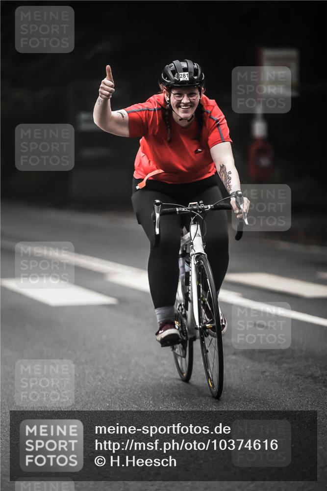 13.09.2026 - Stadtparktriathlon H.Heesch http://msf.ph/oto/10374616 13.09.2026 10:25:39 Radfahren 281, 395 meine-sportfotos.de