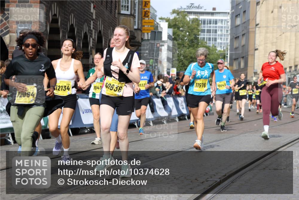 13.09.2026 - 21. swb-Marathon Bremen Strokosch-Dieckow http://msf.ph/oto/10374628 13.09.2026 11:02:21 Ziel 10257, 10409, 10444, 10473, 10500, 10617, 10636, 10803, 10817, 10924, 11115, 11268, 11369, 11436, 11811, 11859, 12016, 12095, 12145, 12360, 12412, 12437, 12466, 12506, 10273, 10278, 11137, 11508, 11526, 11554, 11662, 11890, 11945, 12169, 12252, 12489 meine-sportfotos.de