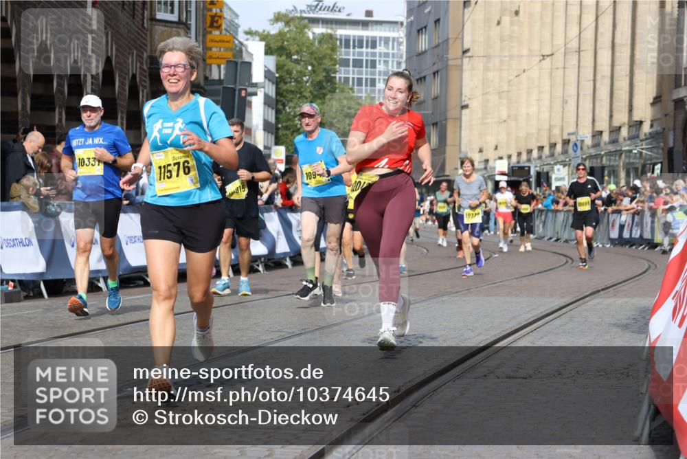 13.09.2026 - 21. swb-Marathon Bremen Strokosch-Dieckow http://msf.ph/oto/10374645 13.09.2026 11:02:23 Ziel 10257, 10409, 10444, 10473, 10500, 10617, 10636, 10803, 10817, 10924, 11115, 11268, 11436, 11576, 11811, 11859, 12016, 12094, 12095, 12134, 12135, 12145, 12360, 12412, 12437, 12506, 11137, 11261, 11508, 11526, 11554, 11662, 11890, 11945, 12169, 12252, 12429, 12489 meine-sportfotos.de