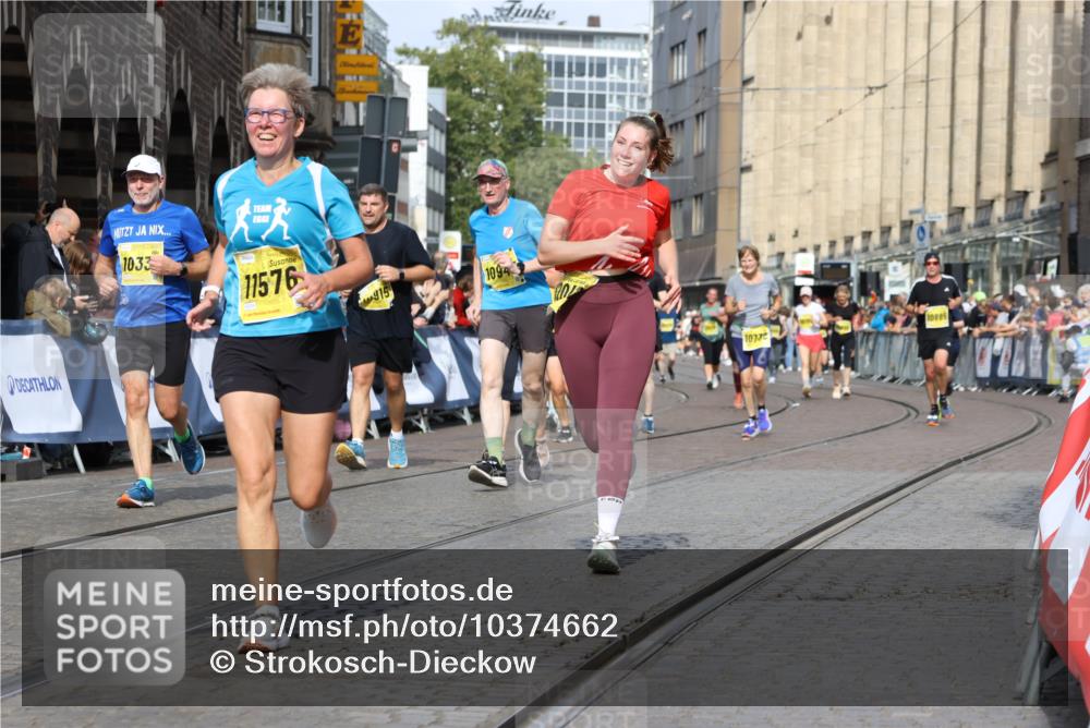 13.09.2026 - 21. swb-Marathon Bremen Strokosch-Dieckow http://msf.ph/oto/10374662 13.09.2026 11:02:23 Ziel 10257, 10409, 10444, 10473, 10500, 10617, 10636, 10803, 10817, 10924, 11115, 11268, 11436, 11576, 11811, 11859, 12016, 12094, 12095, 12134, 12135, 12145, 12360, 12412, 12437, 12506, 11137, 11261, 11508, 11526, 11554, 11662, 11890, 11945, 12169, 12252, 12429, 12489 meine-sportfotos.de