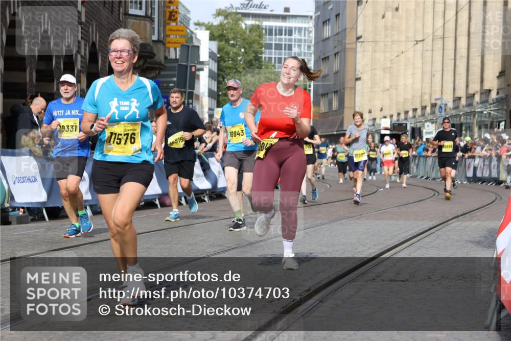 13.09.2026 - 21. swb-Marathon Bremen Strokosch-Dieckow http://msf.ph/oto/10374703 13.09.2026 11:02:23 Ziel 10257, 10409, 10444, 10473, 10500, 10617, 10636, 10803, 10817, 10924, 11115, 11268, 11436, 11576, 11811, 11859, 12016, 12094, 12095, 12134, 12135, 12145, 12360, 12412, 12437, 12506, 11137, 11261, 11508, 11526, 11554, 11662, 11890, 11945, 12169, 12252, 12429, 12489 meine-sportfotos.de