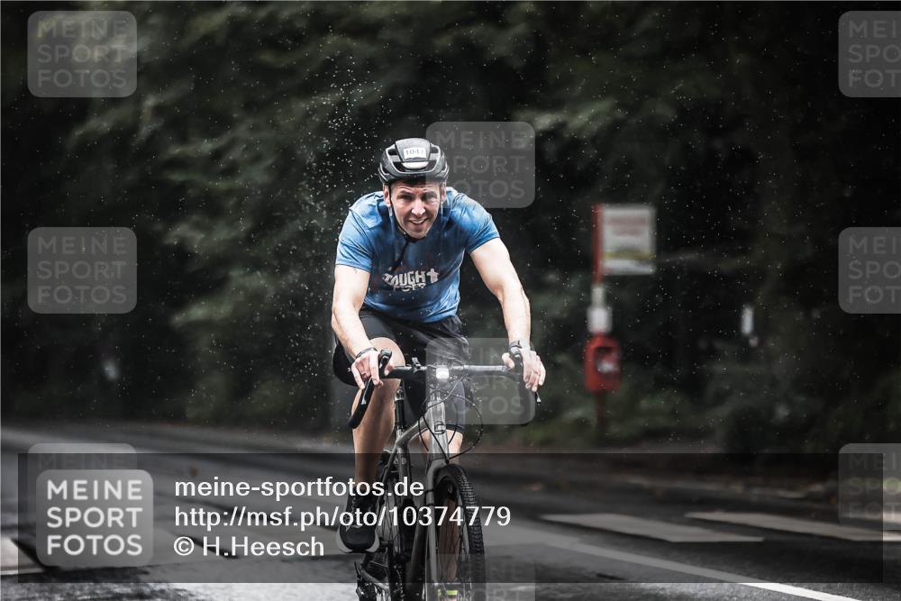 13.09.2026 - Stadtparktriathlon H.Heesch http://msf.ph/oto/10374779 13.09.2026 12:12:19 Radfahren 854, 893, 1047 meine-sportfotos.de