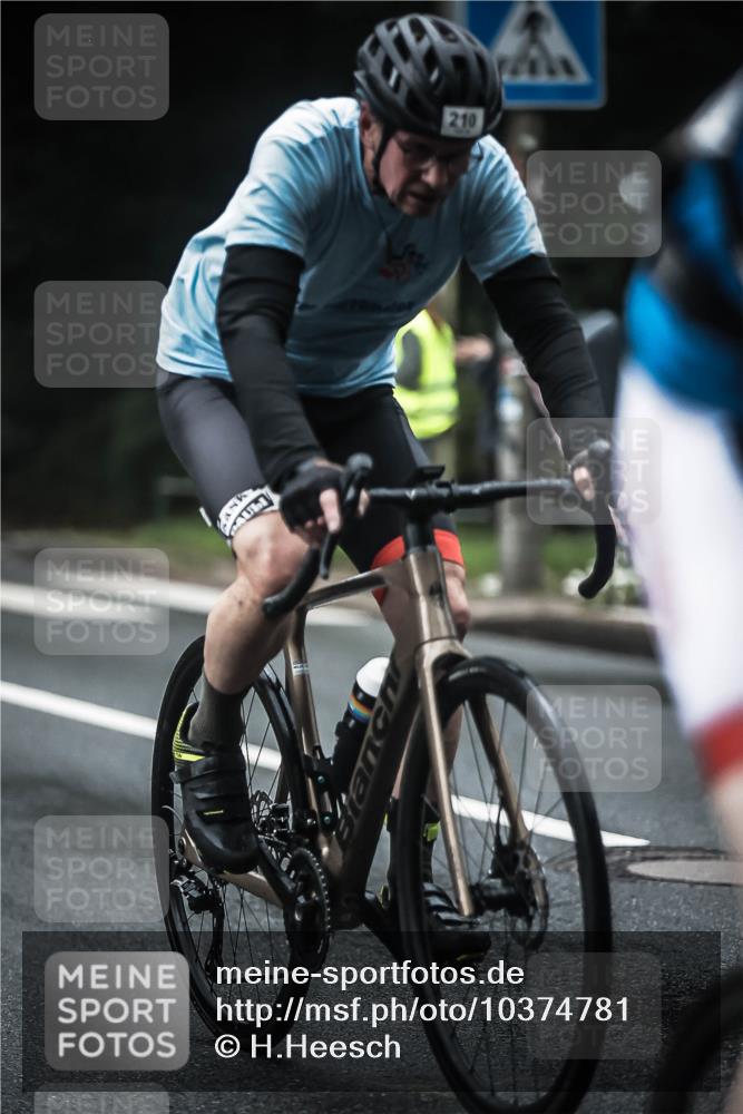 13.09.2026 - Stadtparktriathlon H.Heesch http://msf.ph/oto/10374781 13.09.2026 10:25:52 Radfahren 210, 257, 284, 316, 466 meine-sportfotos.de