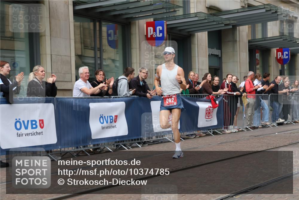 13.09.2026 - 21. swb-Marathon Bremen Strokosch-Dieckow http://msf.ph/oto/10374785 13.09.2026 12:27:13 Ziel 692 meine-sportfotos.de