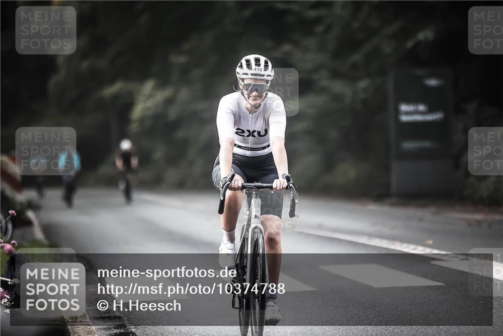 13.09.2026 - Stadtparktriathlon H.Heesch http://msf.ph/oto/10374788 13.09.2026 10:55:18 Radfahren 377, 410, 538, 542 meine-sportfotos.de