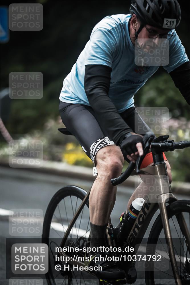 13.09.2026 - Stadtparktriathlon H.Heesch http://msf.ph/oto/10374792 13.09.2026 10:25:52 Radfahren 210, 257, 284, 316, 466 meine-sportfotos.de