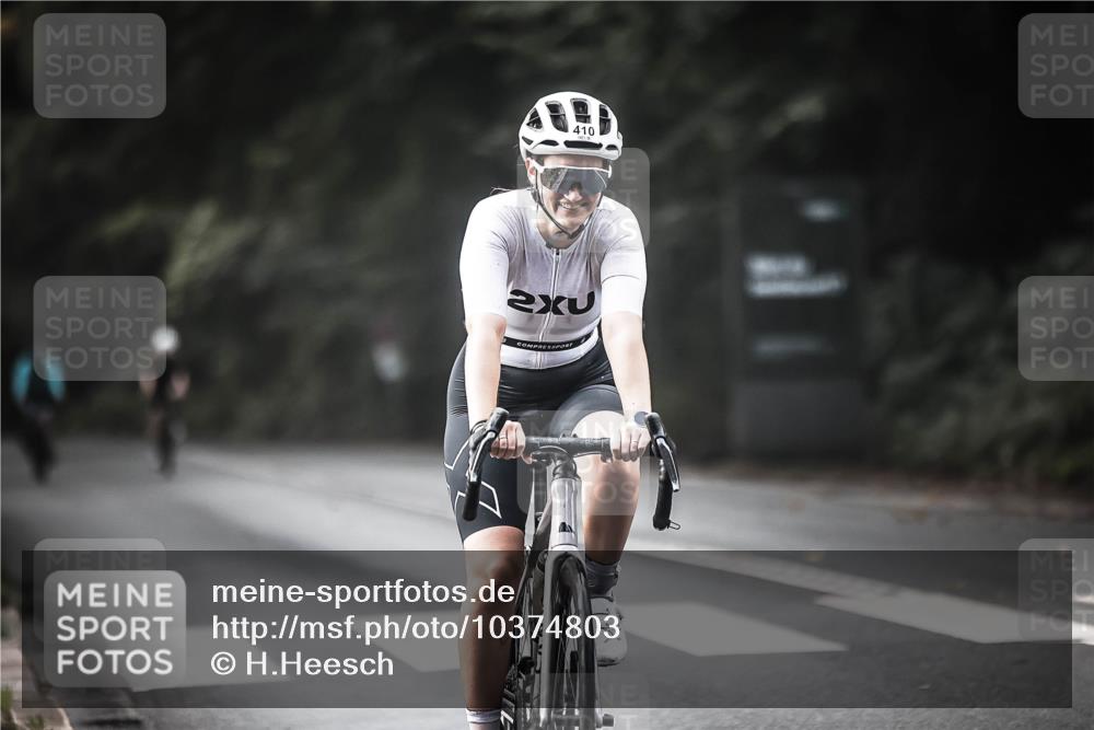 13.09.2026 - Stadtparktriathlon H.Heesch http://msf.ph/oto/10374803 13.09.2026 10:55:19 Radfahren 377, 410, 542 meine-sportfotos.de