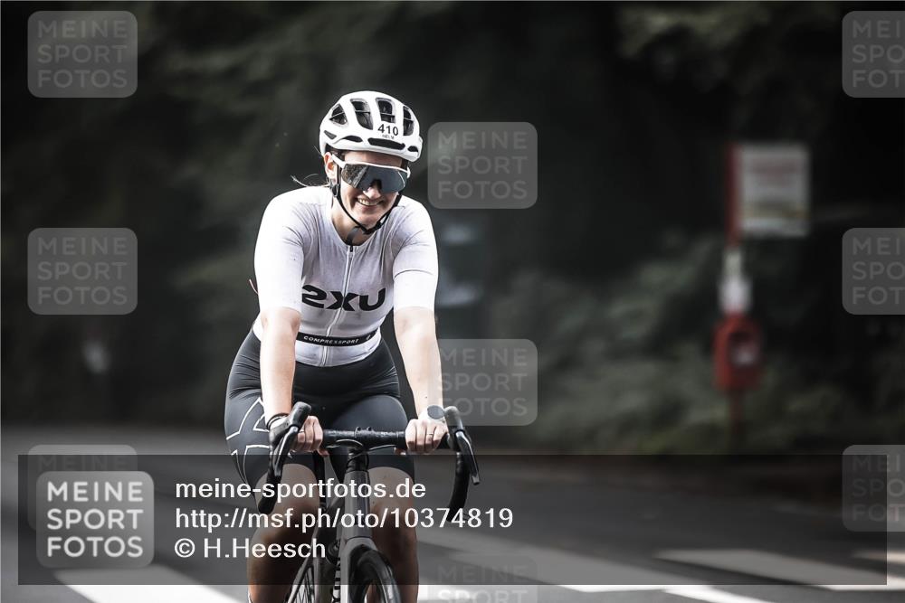 13.09.2026 - Stadtparktriathlon H.Heesch http://msf.ph/oto/10374819 13.09.2026 10:55:19 Radfahren 377, 410, 542 meine-sportfotos.de