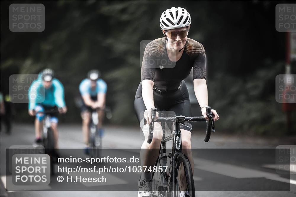 13.09.2026 - Stadtparktriathlon H.Heesch http://msf.ph/oto/10374857 13.09.2026 10:55:26 Radfahren 353, 358, 370, 546, 672 meine-sportfotos.de