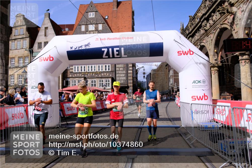 13.09.2026 - 21. swb-Marathon Bremen Tim E. http://msf.ph/oto/10374860 13.09.2026 13:11:27 Ziel 335, 697, 1349, 2021, 2087, 3440, 3448, 3484, 3647, 4429, 5079, 6471, 6657, 8183, 8474, 9410, 9618, 9622, 9762 meine-sportfotos.de