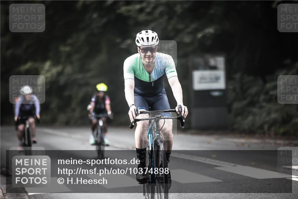 13.09.2026 - Stadtparktriathlon H.Heesch http://msf.ph/oto/10374898 13.09.2026 10:55:30 Radfahren 353, 358, 370, 392, 546, 672 meine-sportfotos.de