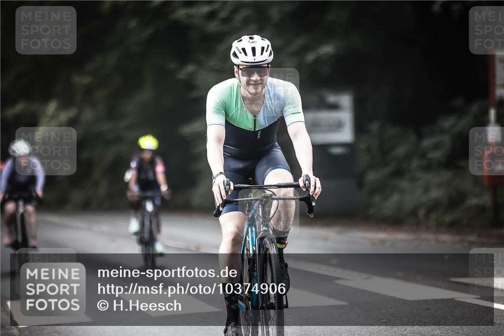 13.09.2026 - Stadtparktriathlon H.Heesch http://msf.ph/oto/10374906 13.09.2026 10:55:30 Radfahren 353, 358, 370, 392, 546, 672 meine-sportfotos.de