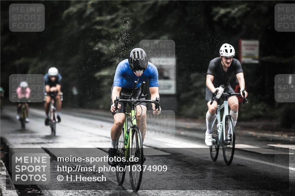 13.09.2026 - Stadtparktriathlon H.Heesch http://msf.ph/oto/10374909 13.09.2026 12:12:47 Radfahren 842, 857, 953, 970, 980, 1037 meine-sportfotos.de