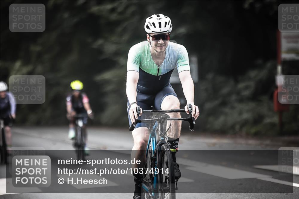 13.09.2026 - Stadtparktriathlon H.Heesch http://msf.ph/oto/10374914 13.09.2026 10:55:30 Radfahren 353, 358, 370, 392, 546, 672 meine-sportfotos.de