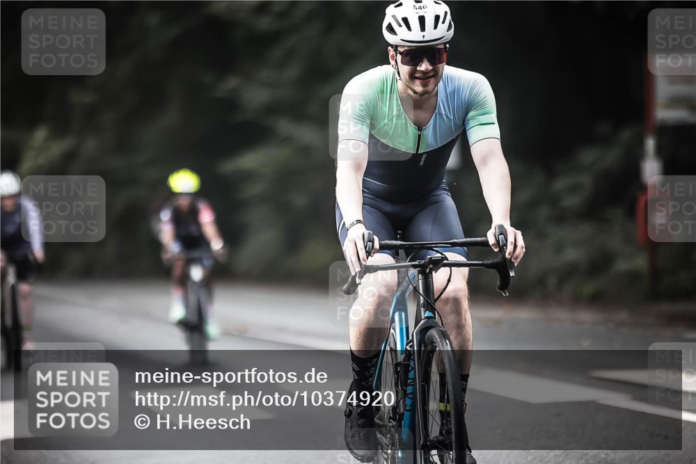 13.09.2026 - Stadtparktriathlon H.Heesch http://msf.ph/oto/10374920 13.09.2026 10:55:30 Radfahren 353, 358, 370, 392, 546, 672 meine-sportfotos.de