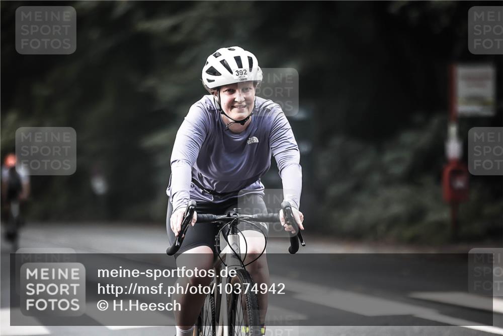 13.09.2026 - Stadtparktriathlon H.Heesch http://msf.ph/oto/10374942 13.09.2026 10:55:33 Radfahren 358, 370, 392, 531, 546, 672 meine-sportfotos.de