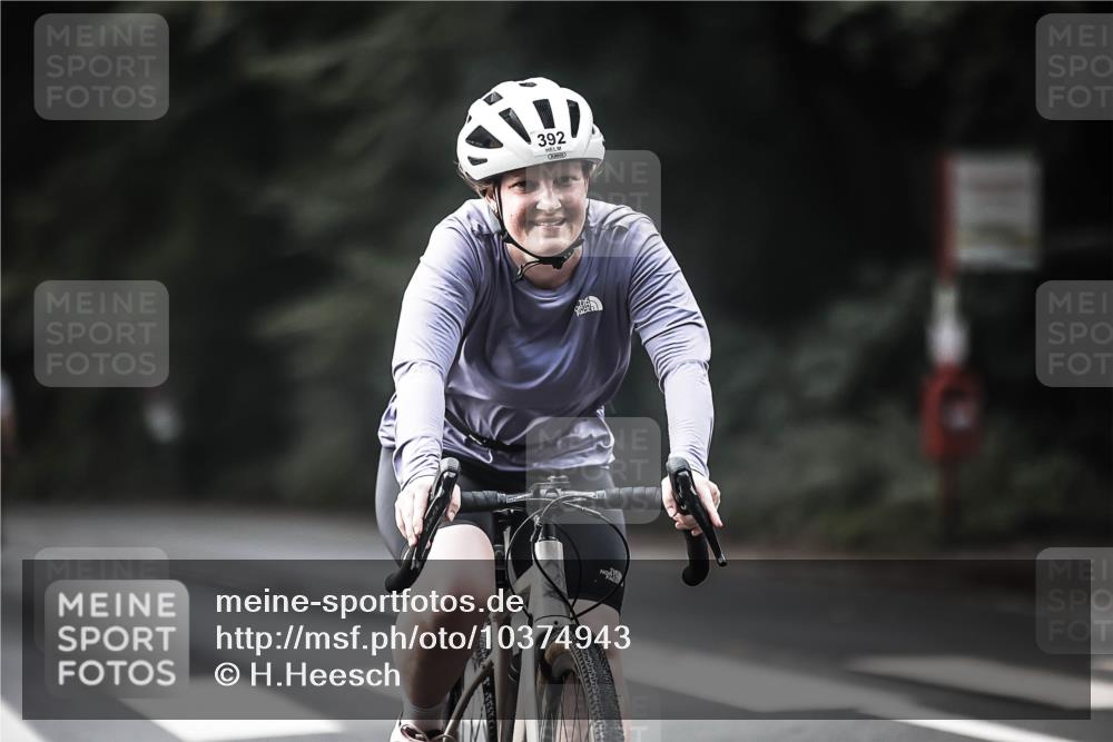 13.09.2026 - Stadtparktriathlon H.Heesch http://msf.ph/oto/10374943 13.09.2026 10:55:33 Radfahren 358, 370, 392, 531, 546, 672 meine-sportfotos.de