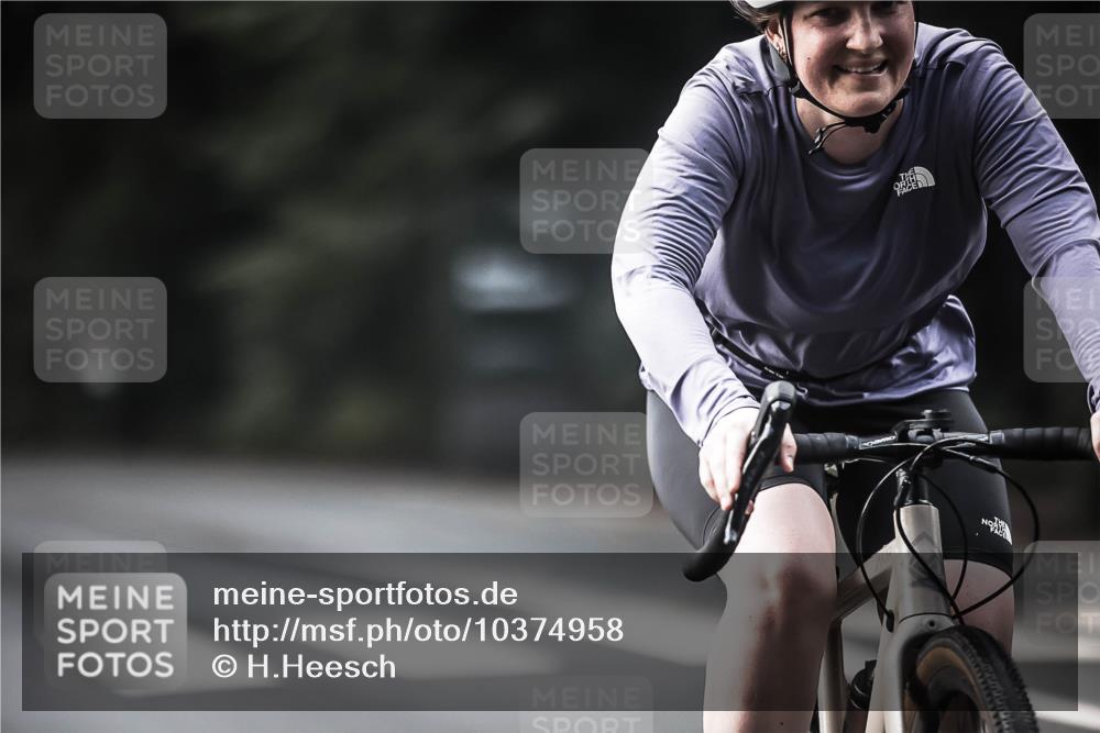 13.09.2026 - Stadtparktriathlon H.Heesch http://msf.ph/oto/10374958 13.09.2026 10:55:34 Radfahren 358, 370, 392, 531, 546, 672 meine-sportfotos.de