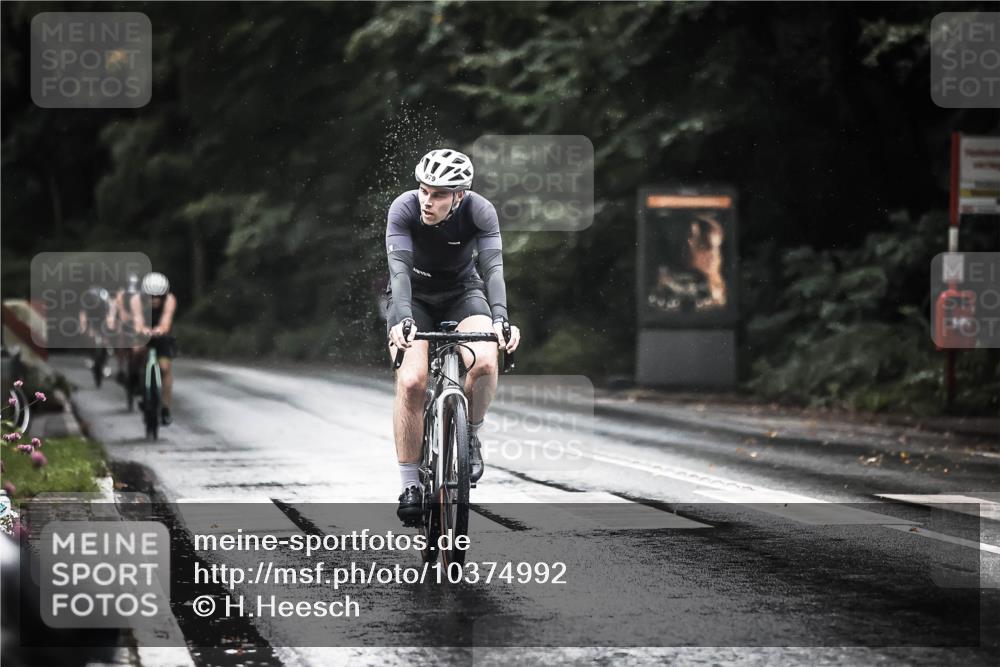 13.09.2026 - Stadtparktriathlon H.Heesch http://msf.ph/oto/10374992 13.09.2026 12:12:58 Radfahren 979, 1028, 1045, 1051, 1187 meine-sportfotos.de
