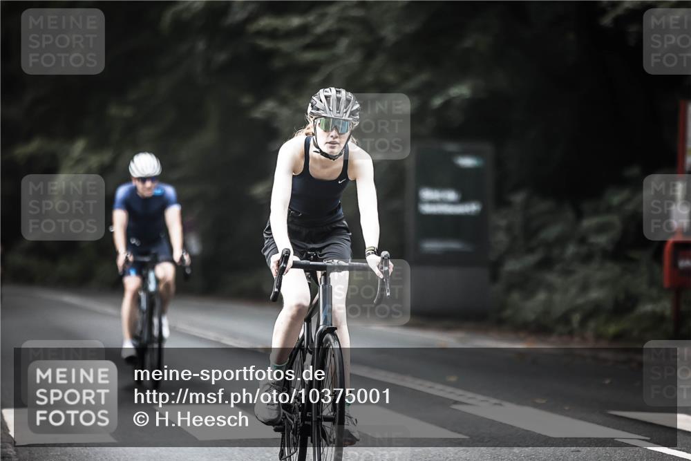 13.09.2026 - Stadtparktriathlon H.Heesch http://msf.ph/oto/10375001 13.09.2026 10:55:47 Radfahren 361, 470, 498 meine-sportfotos.de